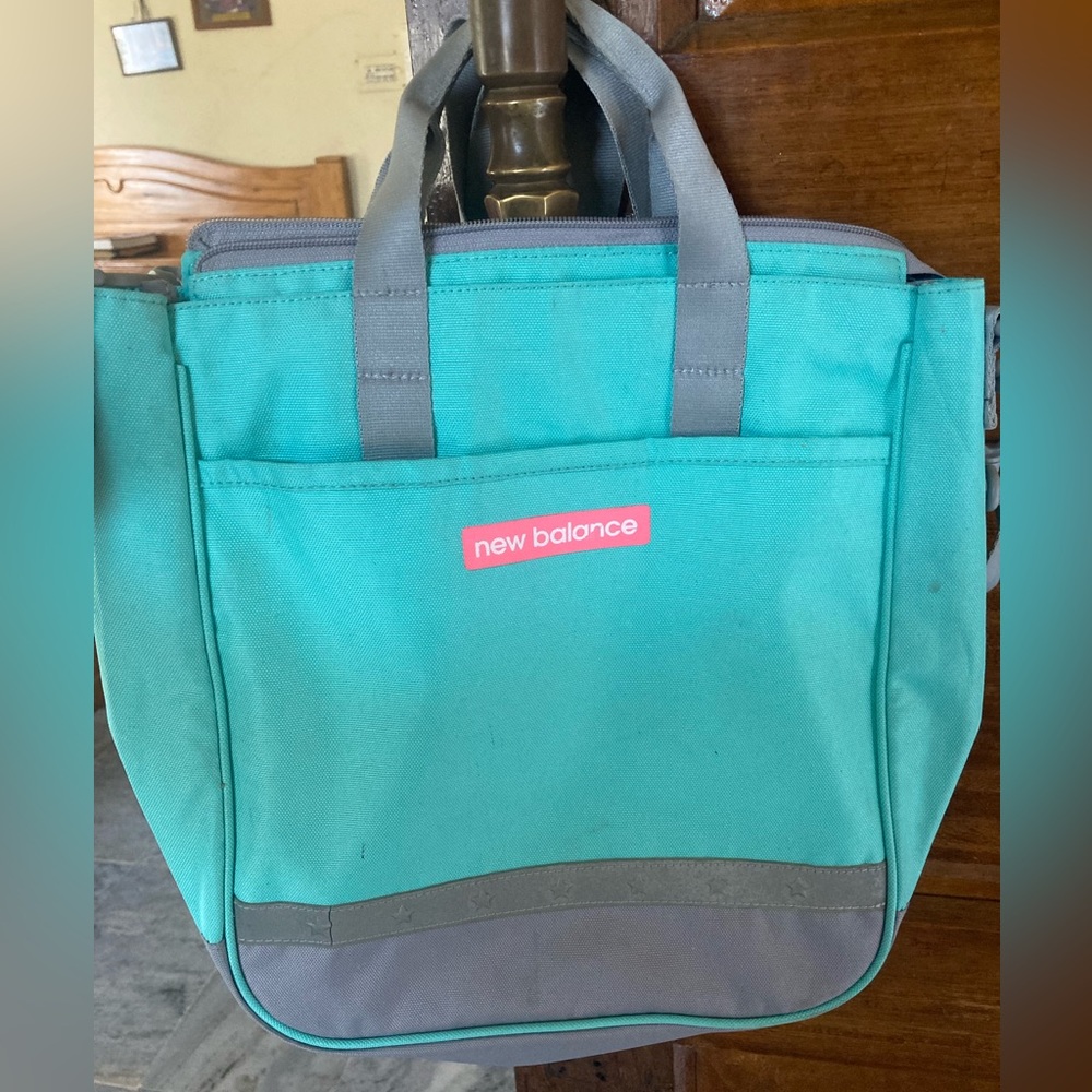 New balance two way bag in as new condition - Picture 2 of 6